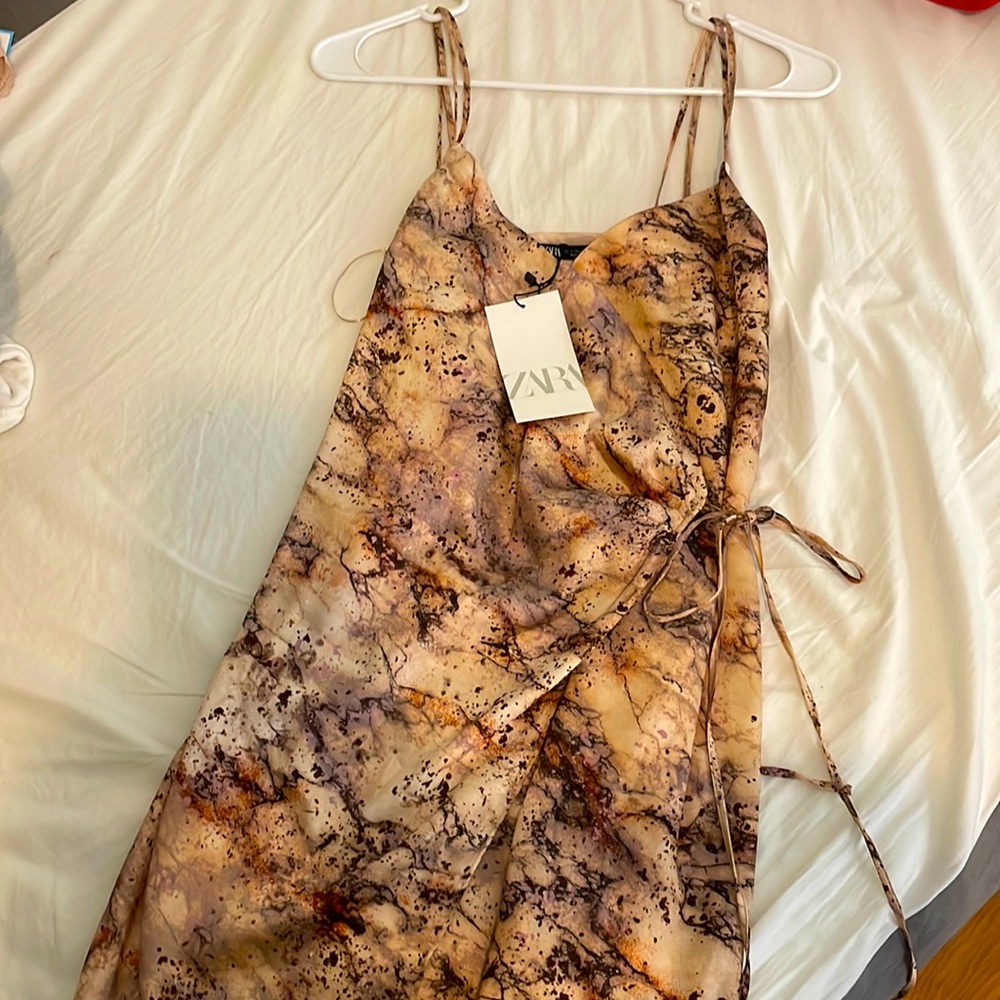 SATIN EFFECT PRINT DRESS